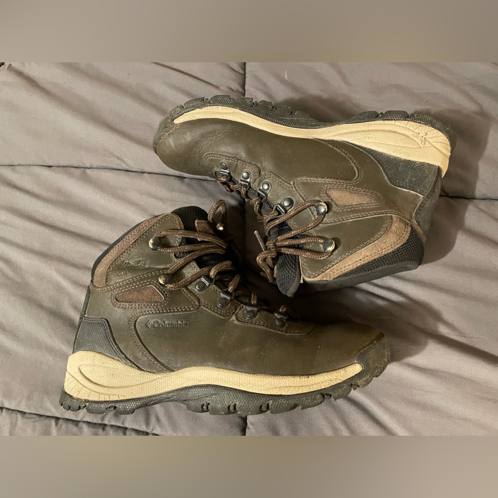 Columbia Hiking Boots - Picture 2 of 4